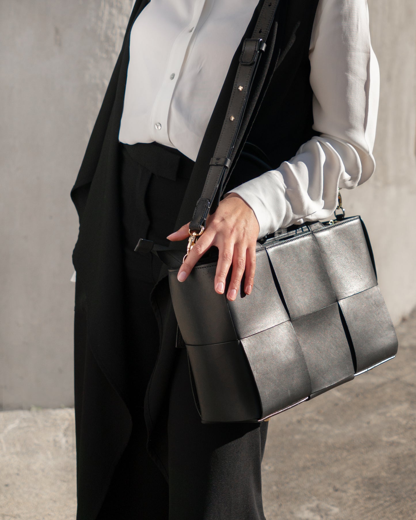 NEW! Woven Tote Black